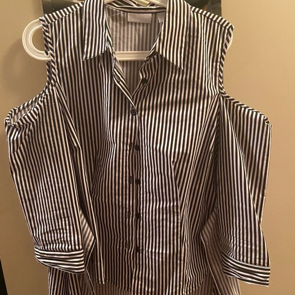 High/Low blouse. - Picture 2 of 3